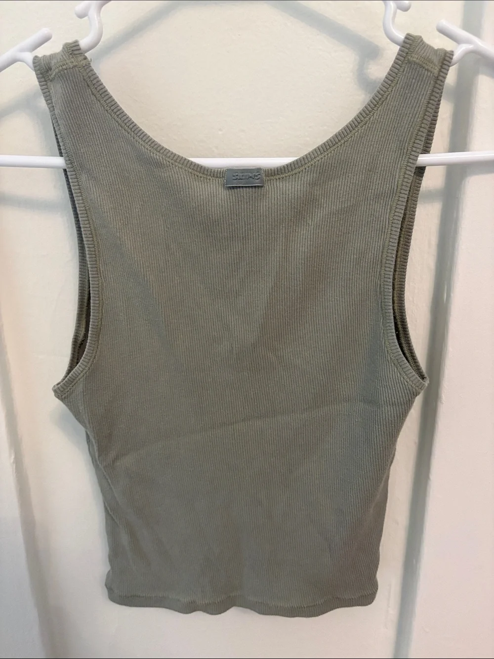SKIMS Ribbed Tank - Picture 3 of 4